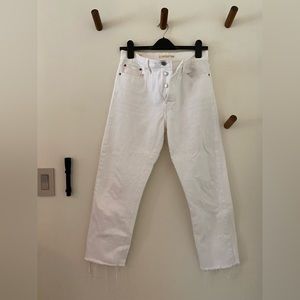 Size 29 | Levi’s White Jeans | Wedgie Straight Fit